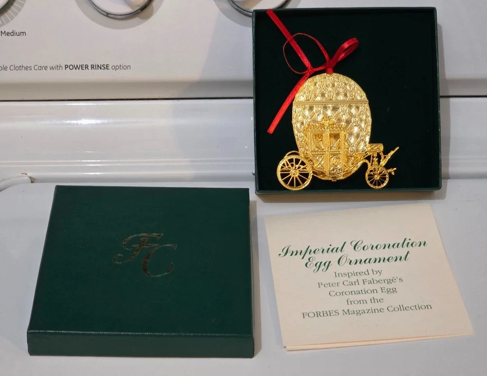 VINTAGE 1998 IMPERIAL CORONATION EGG COACH ORNAMENT BY FORBES 3-D GOLDTONE